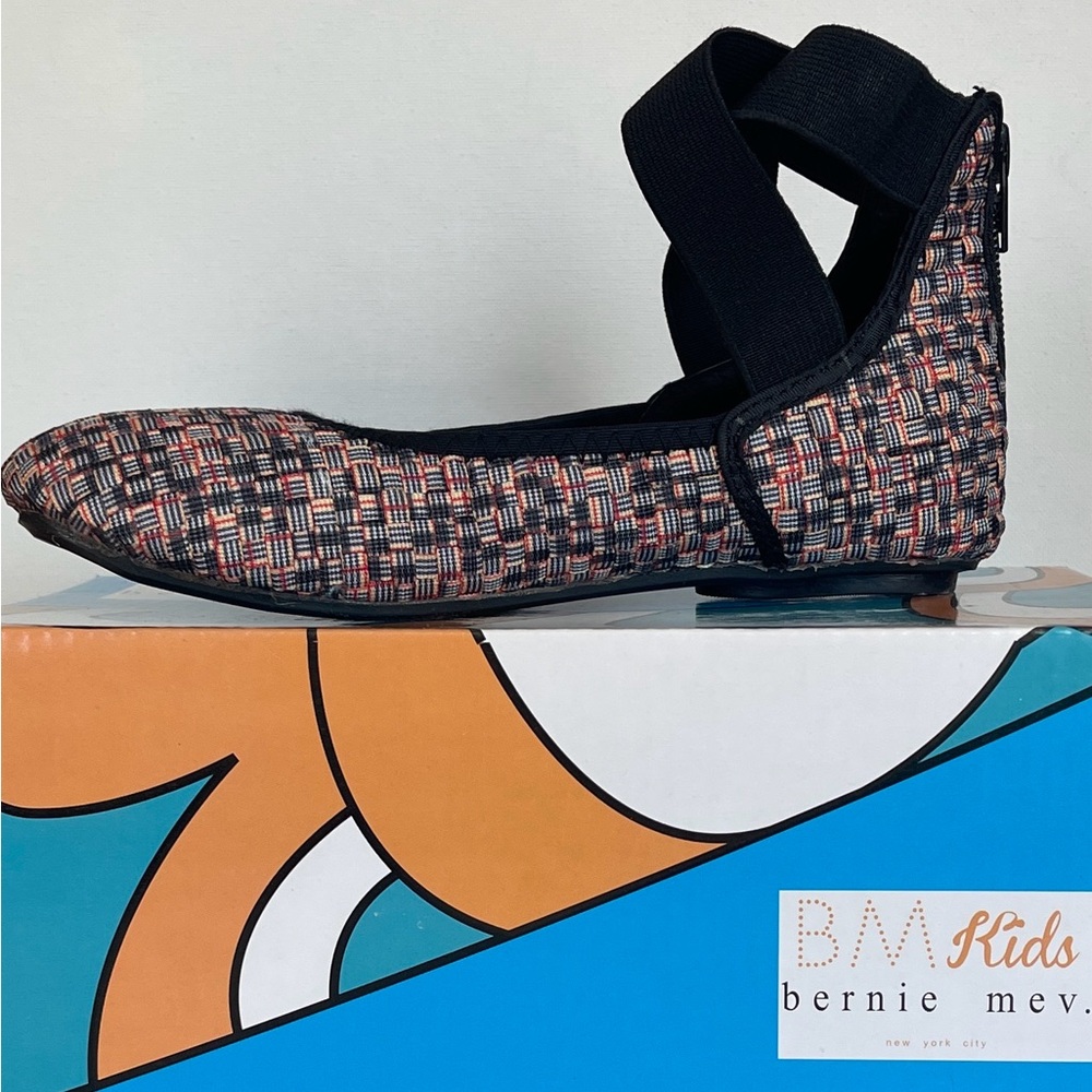 NIB KIDS BERNIE MEV MONICA K BIG GIRLS ZIPPER BACK BALLET FLAT SIZE 34 / U.S. 2